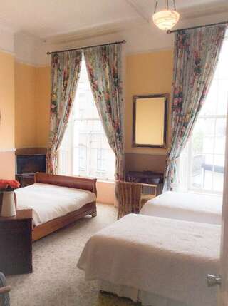 Гостевой дом Harveys Guest House Дублин Трехместный номер-3