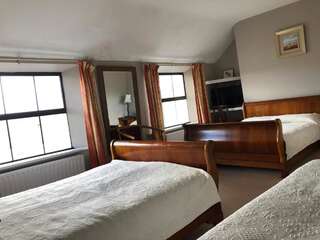 Гостевой дом Harveys Guest House Дублин Семейный номер «Комфорт»-4