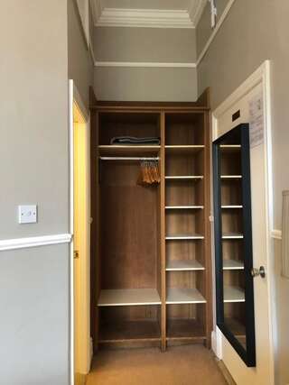 Гостевой дом Harveys Guest House Дублин Семейный номер — 2 двуспальные кровати-1